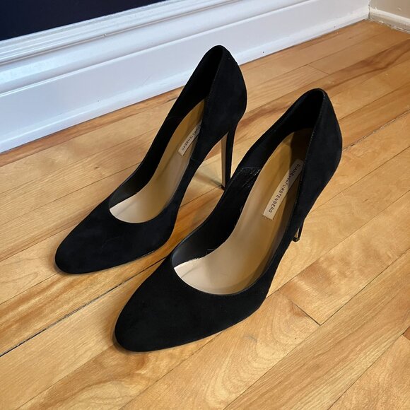 Diane von Furstenburg black suede almond toe stiletto heels size 10B - Picture 4 of 11